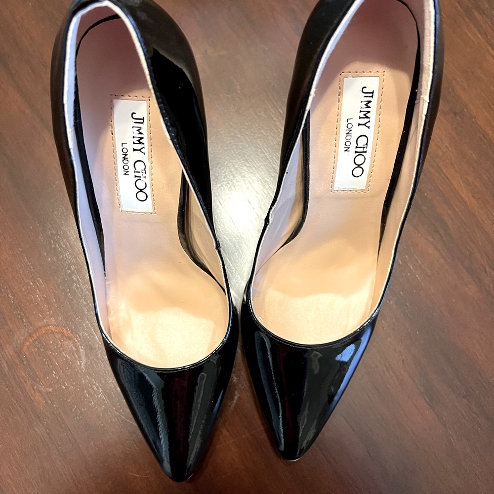 Reposhing these never worn size 41 Jimmy Choo Patent Pumps! 5” Heels!